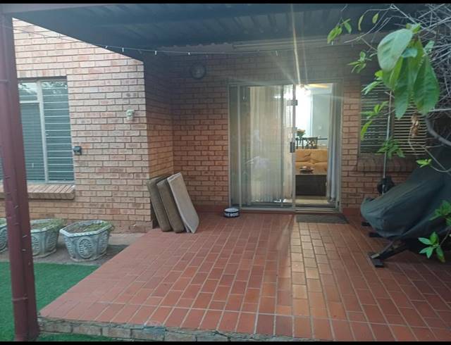 2 BEDROOM PROPERTY TO RENT IN CLUBVIEW